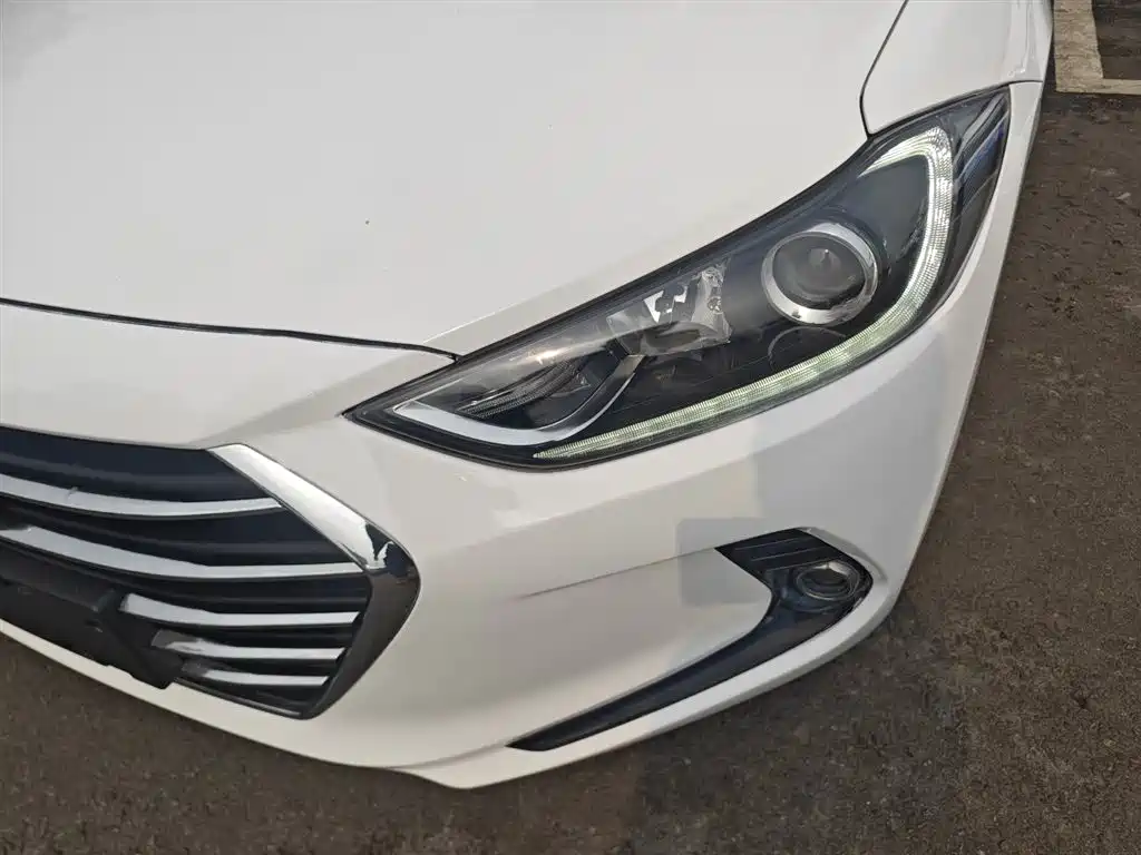 Hyundai Elantra 2016 — фото 18
