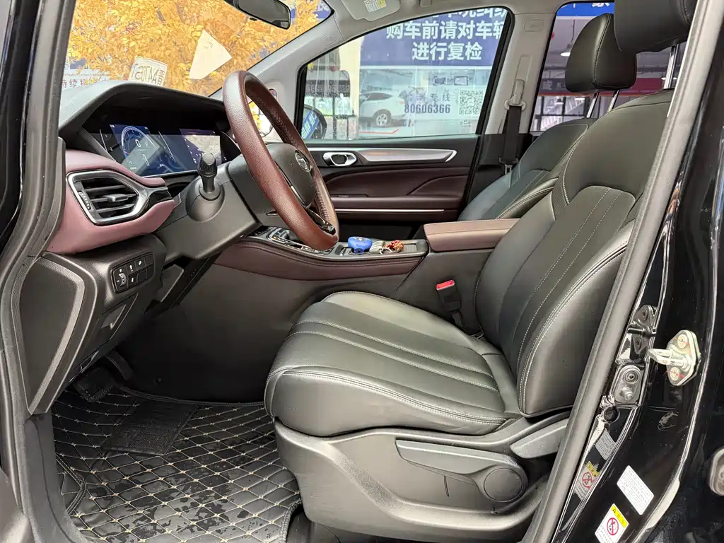 GAC Motor Trumpchi M6 2022 — фото 5