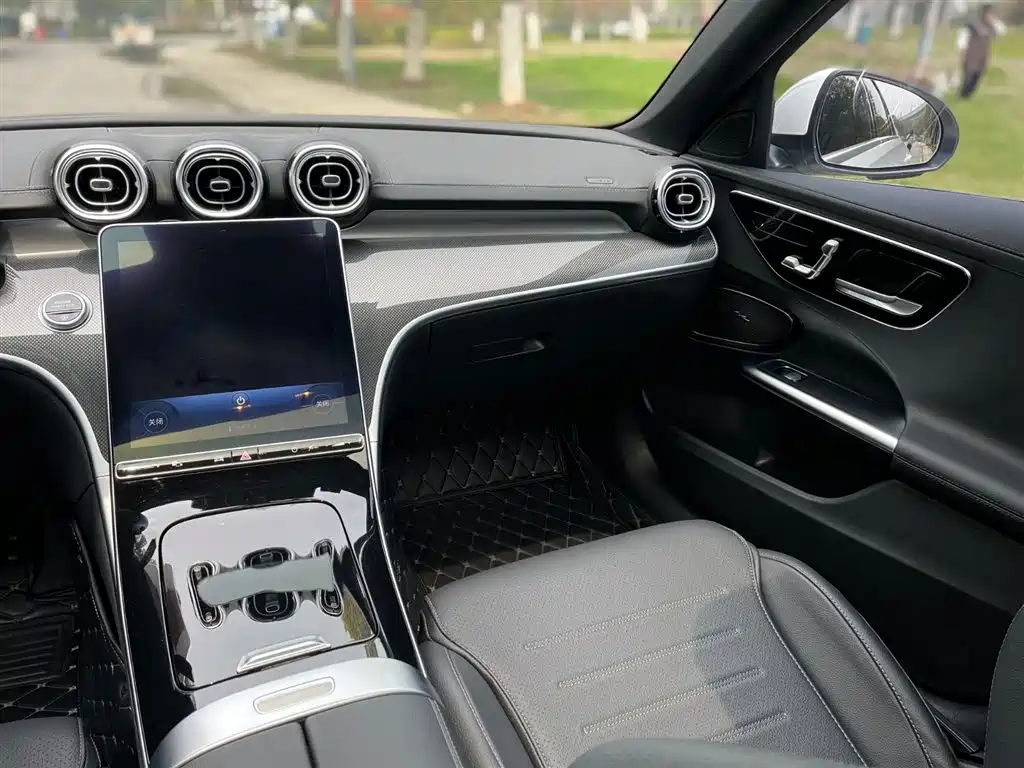 Mercedes-Benz C-Class 2024 — фото 18