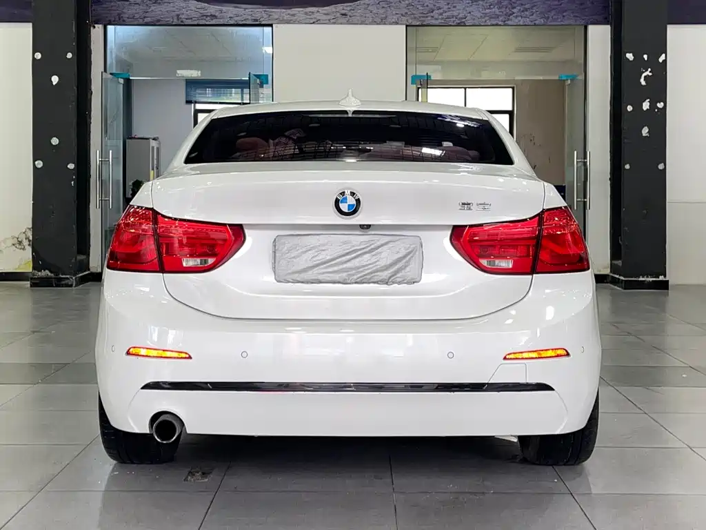 BMW 1 Series 2018 — фото 16