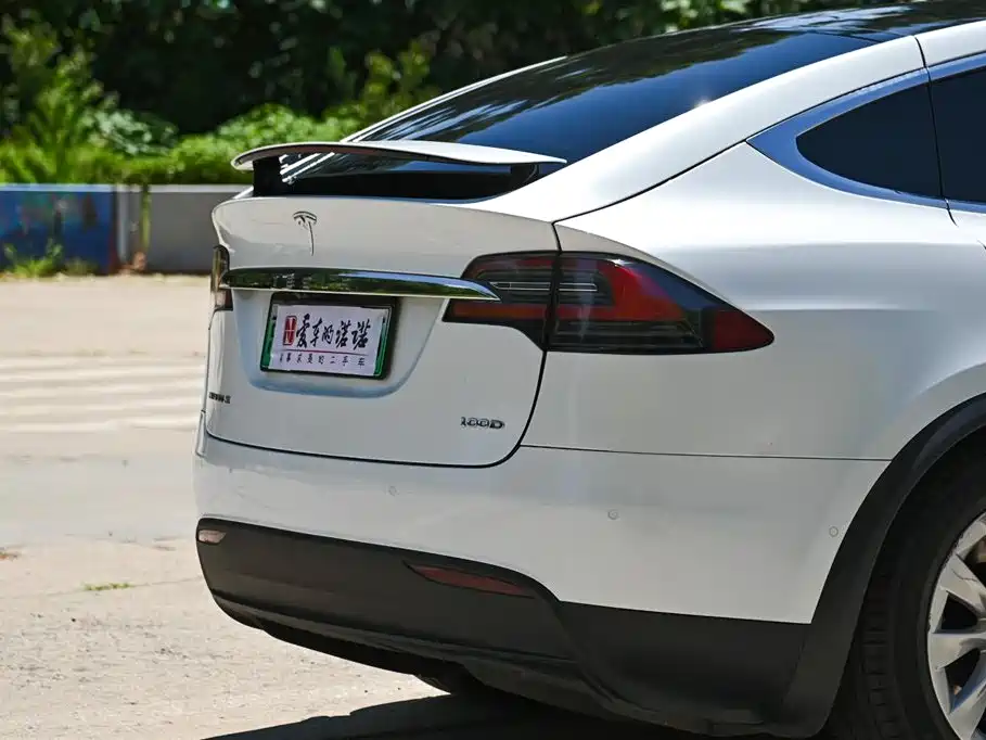 Tesla Model X 2018 — фото 7