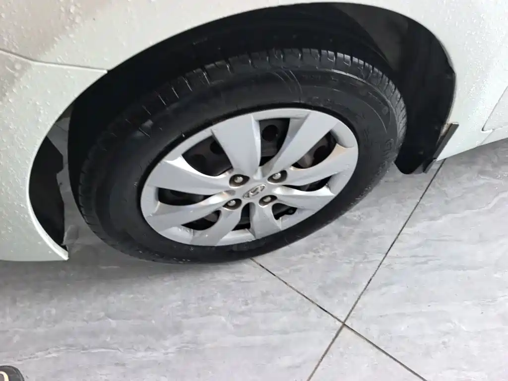 Hyundai Verna 2015 — фото 23