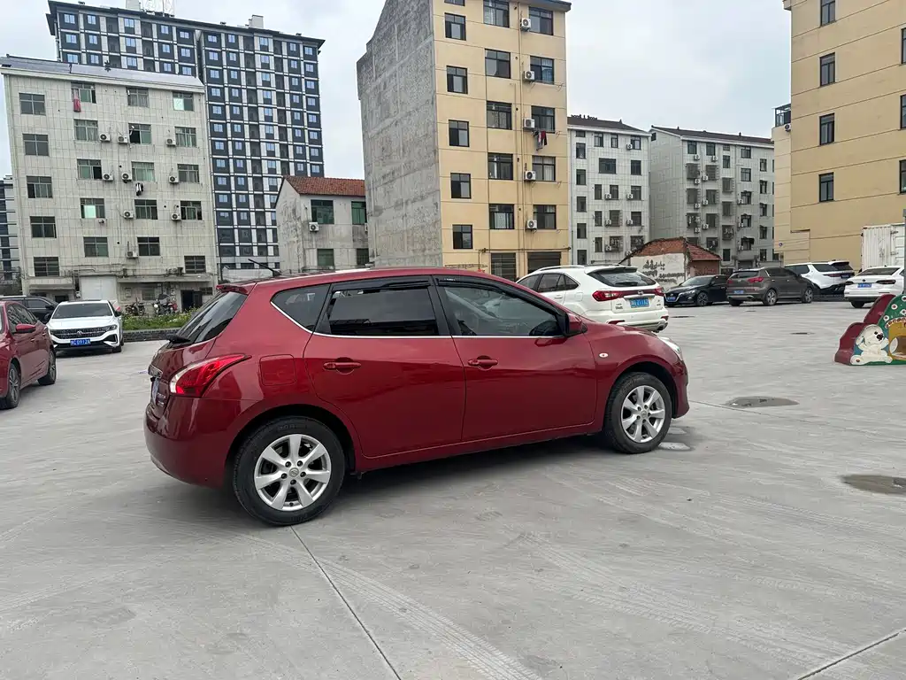 Nissan Tiida 2015 — фото 3