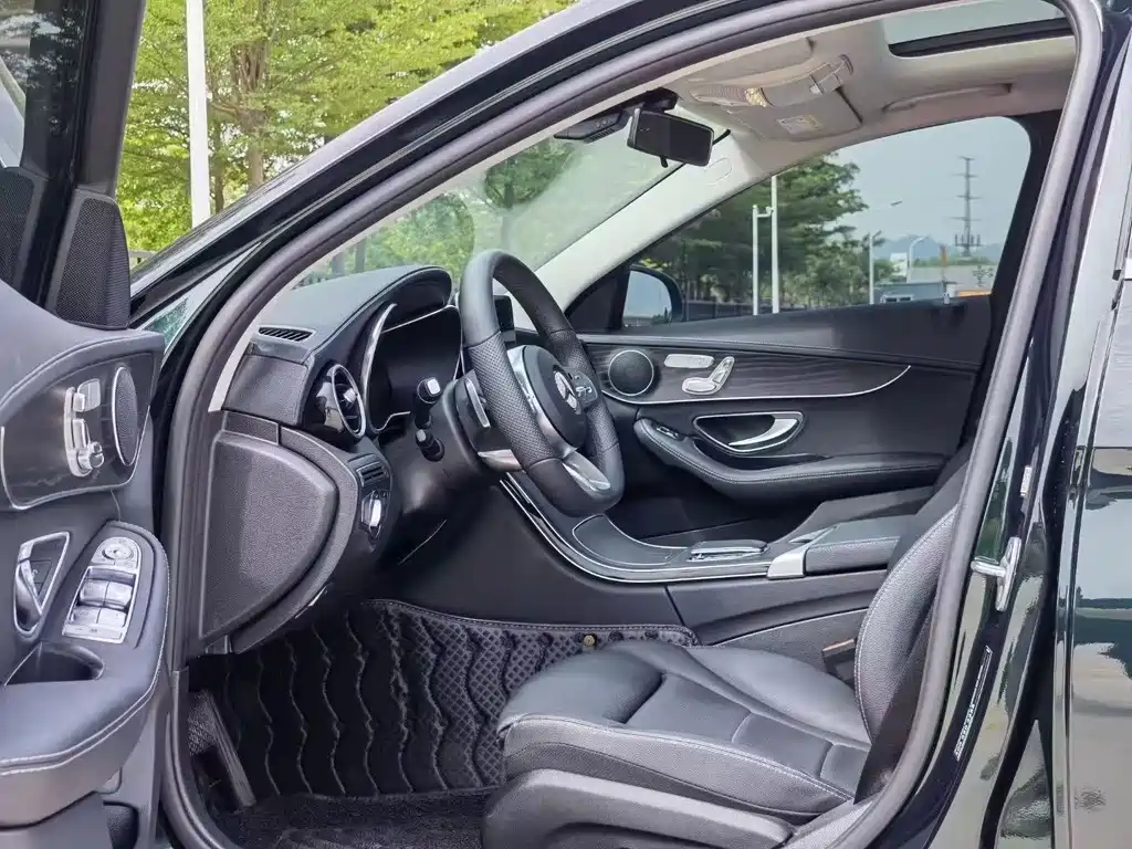 Mercedes-Benz C-Class 2021