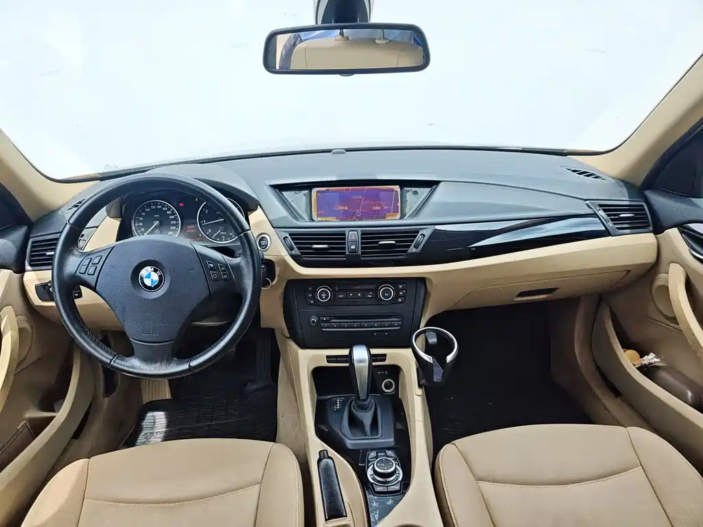 BMW X1 2011 — фото 12