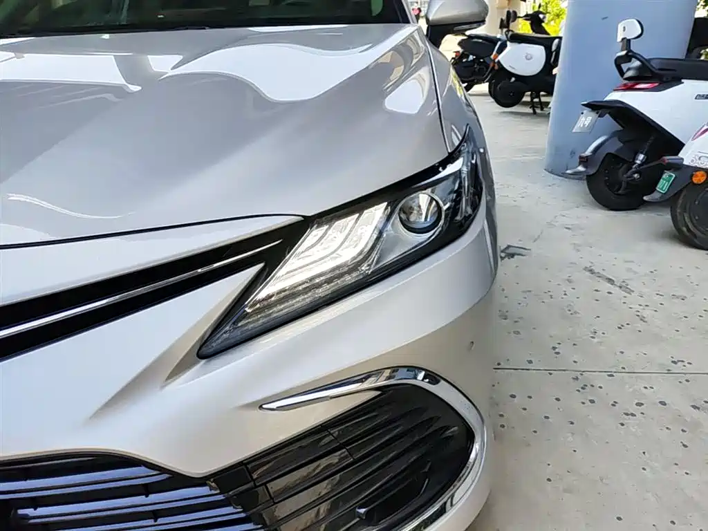 Toyota Camry 2022 — фото 24