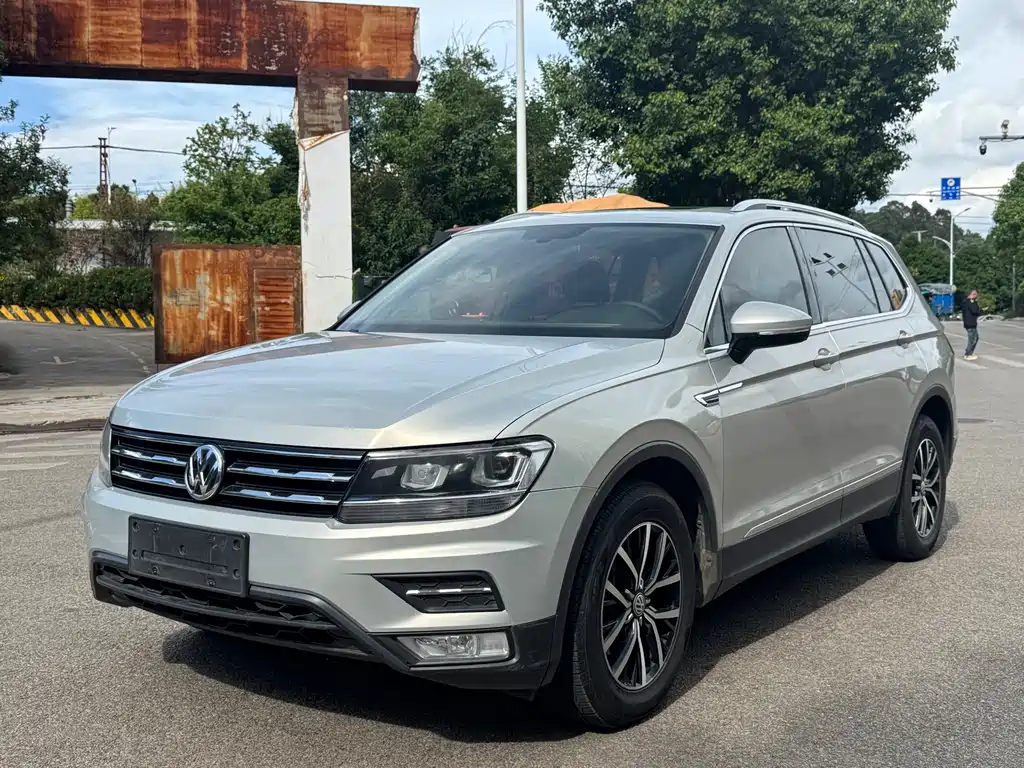 Volkswagen Tiguan L 2018 — фото 1