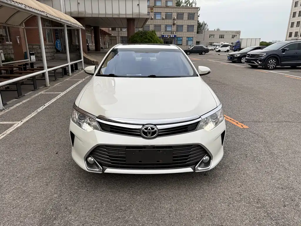 Toyota Camry 2015 — фото 2
