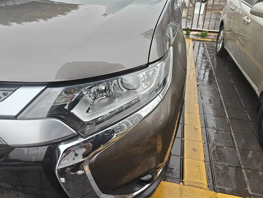 Mitsubishi Outlander 2020 — фото 5