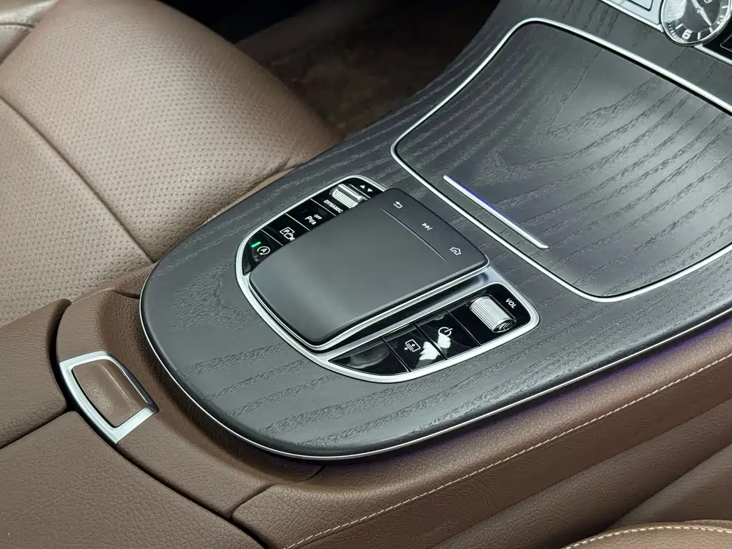 Mercedes-Benz E-Class 2020 — фото 23