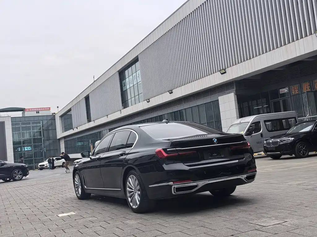 BMW 7 Series 2020 — фото 16