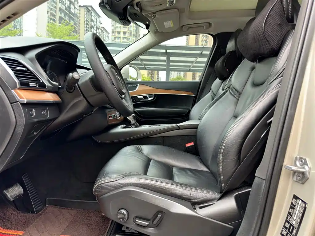 Volvo XC90 2018 — фото 9