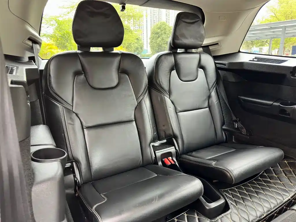 Volvo XC90 2018 — фото 17