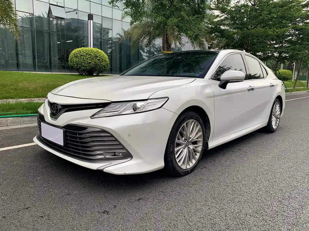 Toyota Camry 2020 — фото 1