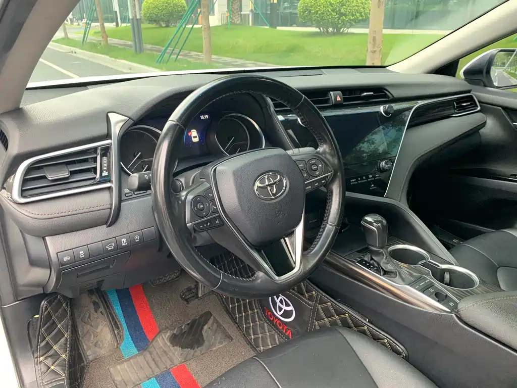 Toyota Camry 2020 — фото 11