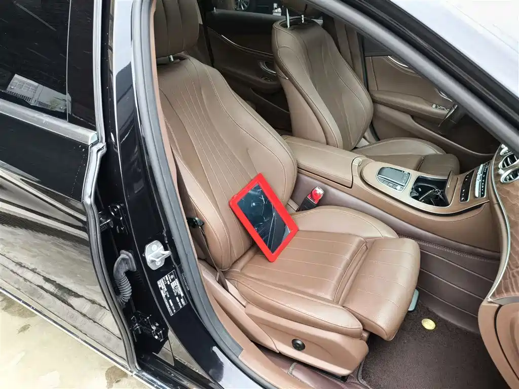Mercedes-Benz E-Class 2022 — фото 18