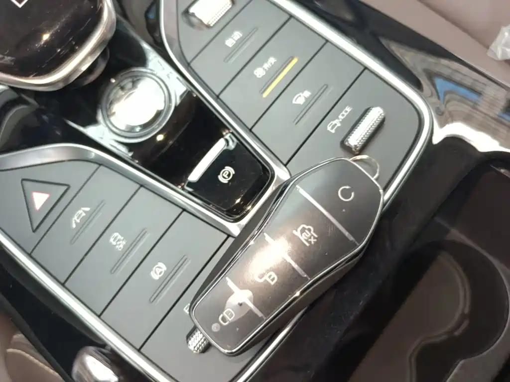 BYD Song MAX New Energy 2022 — фото 9