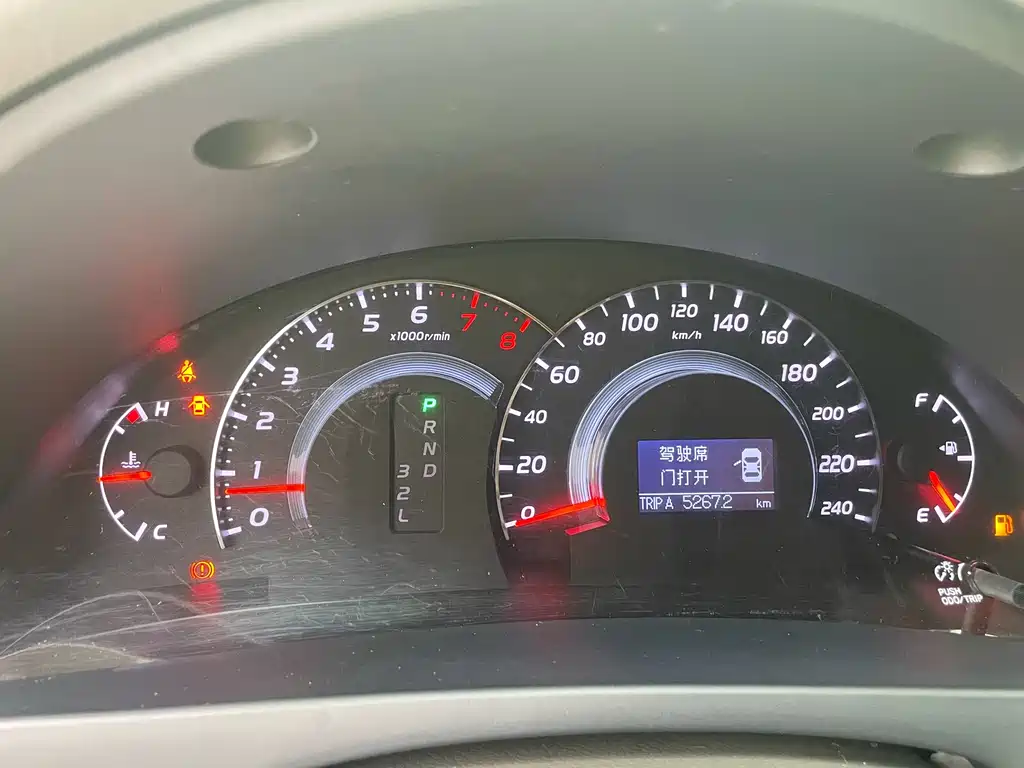 Toyota Camry 2010 — фото 15