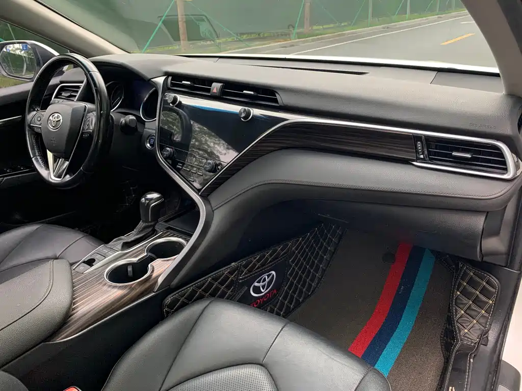 Toyota Camry 2020 — фото 22