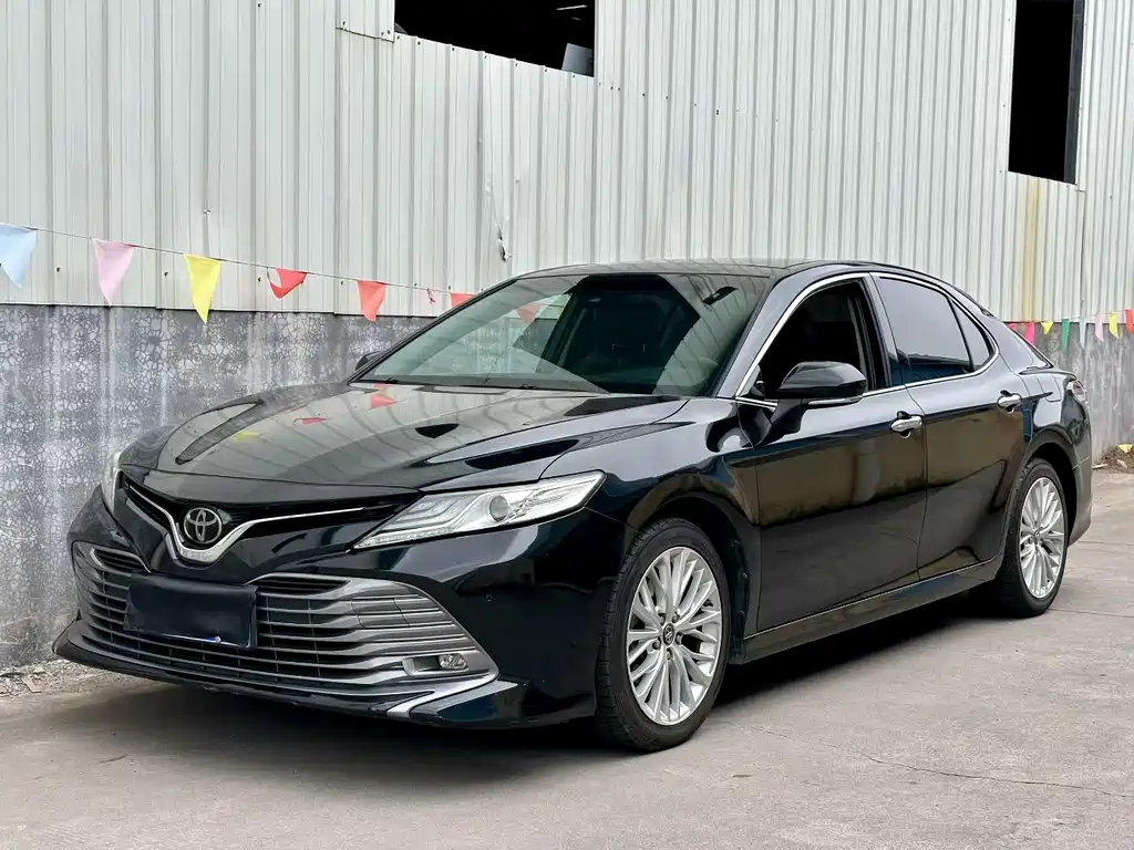 Toyota Camry 2019 — фото 1