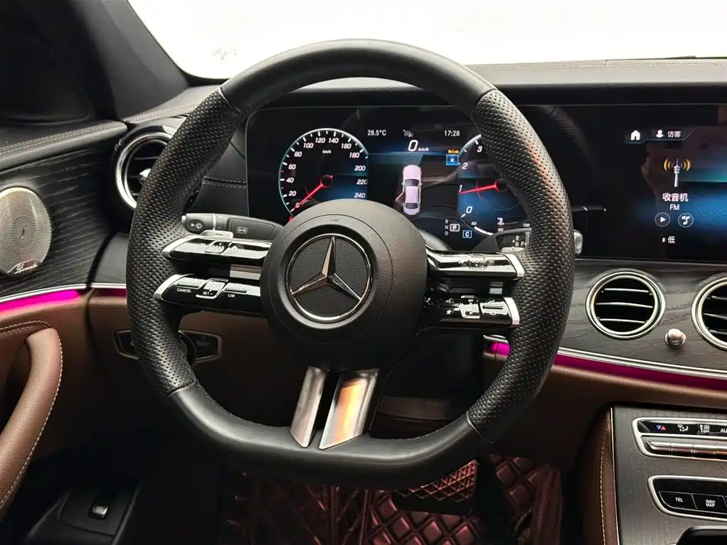 Mercedes-Benz E-Class 2023 — фото 12