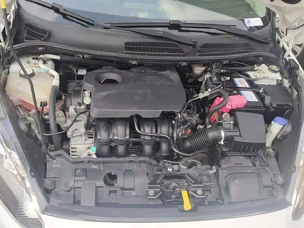 Ford Fiesta 2015 — фото 20