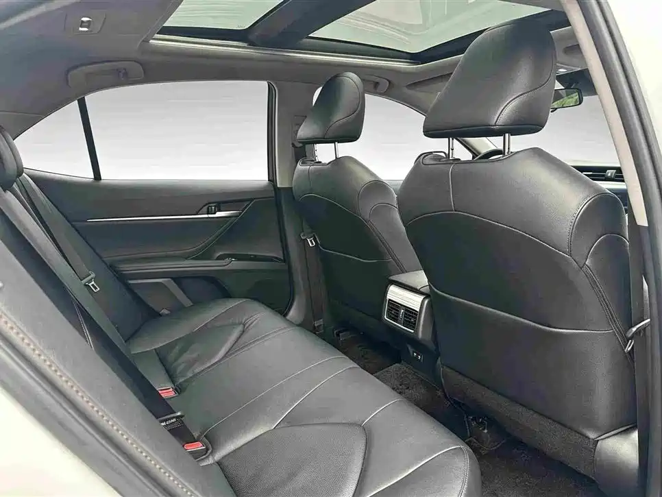 Toyota Camry 2020 — фото 10
