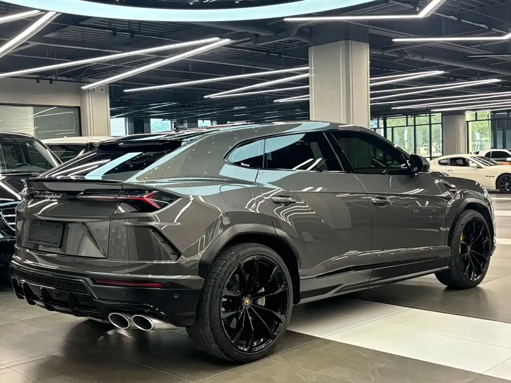 Lamborghini Urus 2023 — фото 5