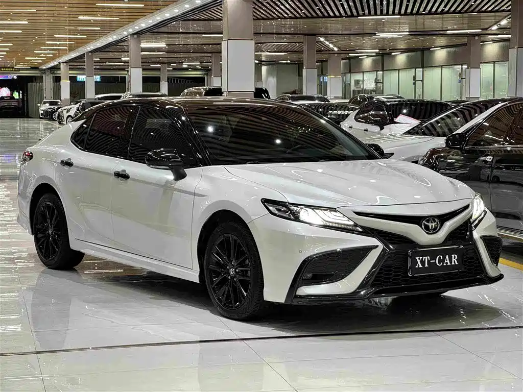 Toyota Camry 2023 — фото 3