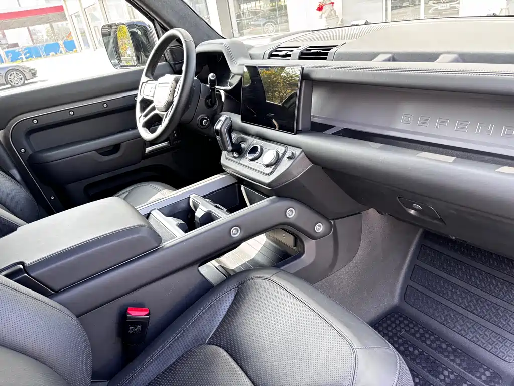 Land Rover Defender 2024 — фото 10