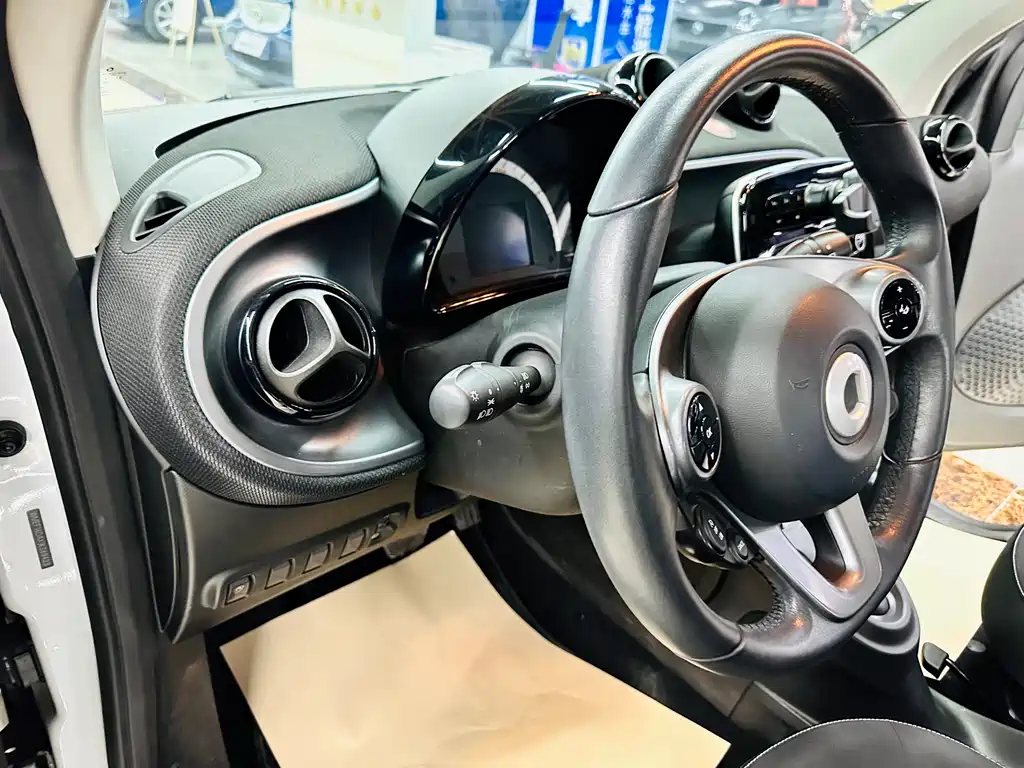 smart Fortwo 2018 — фото 25