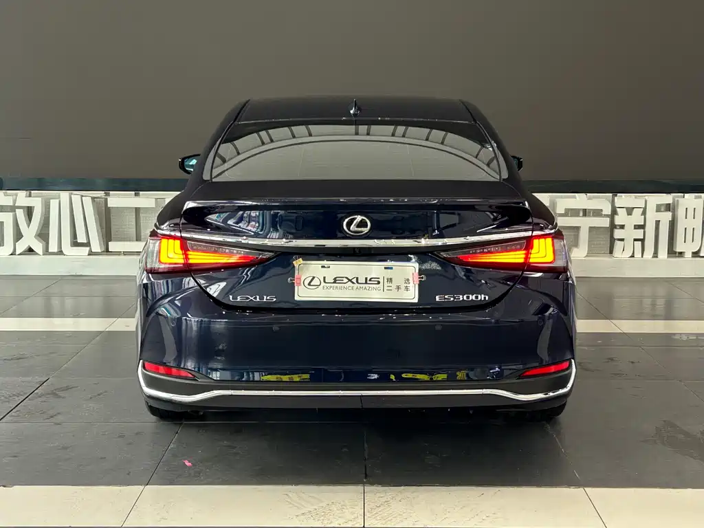 Lexus ES 2024