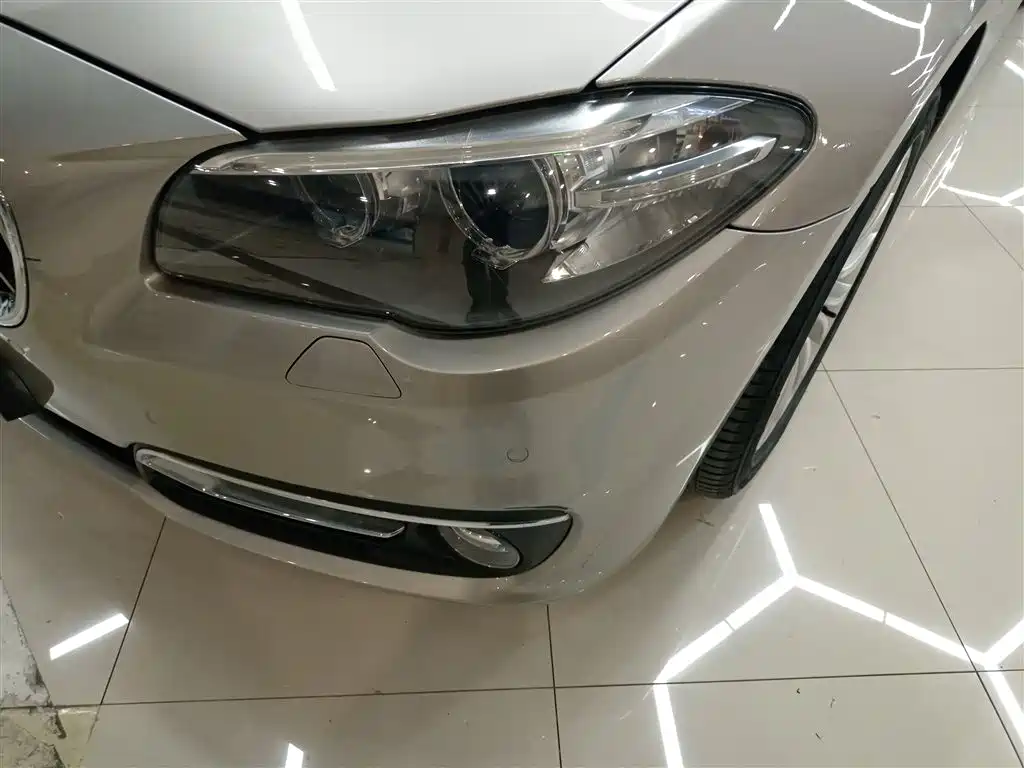 BMW 5 Series 2015 — фото 18