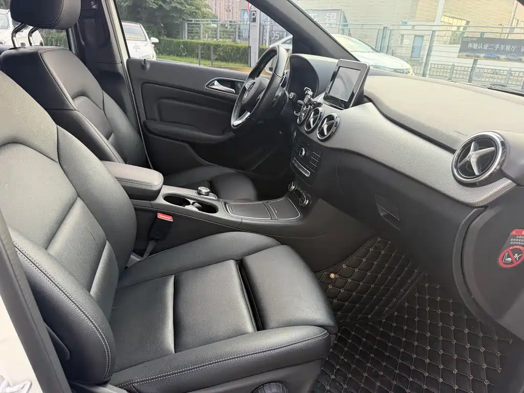 Mercedes-Benz B-Class 2016 — фото 16
