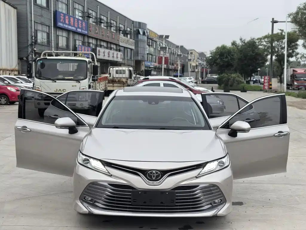 Toyota Camry 2018 — фото 9