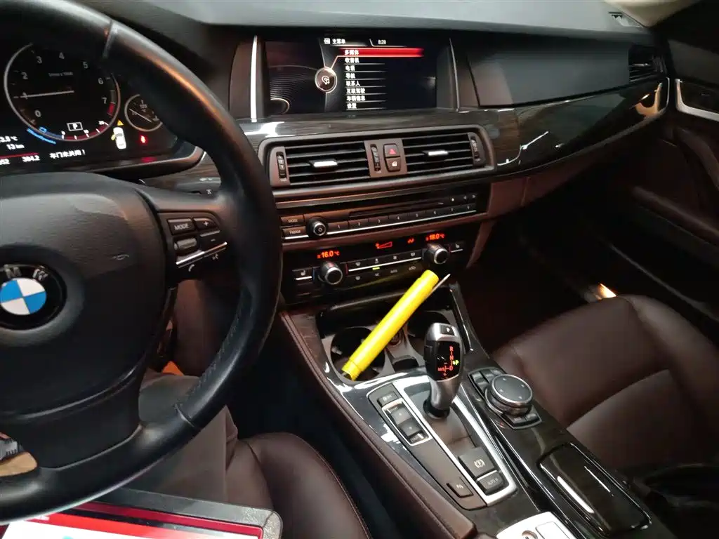 BMW 5 Series 2015 — фото 9
