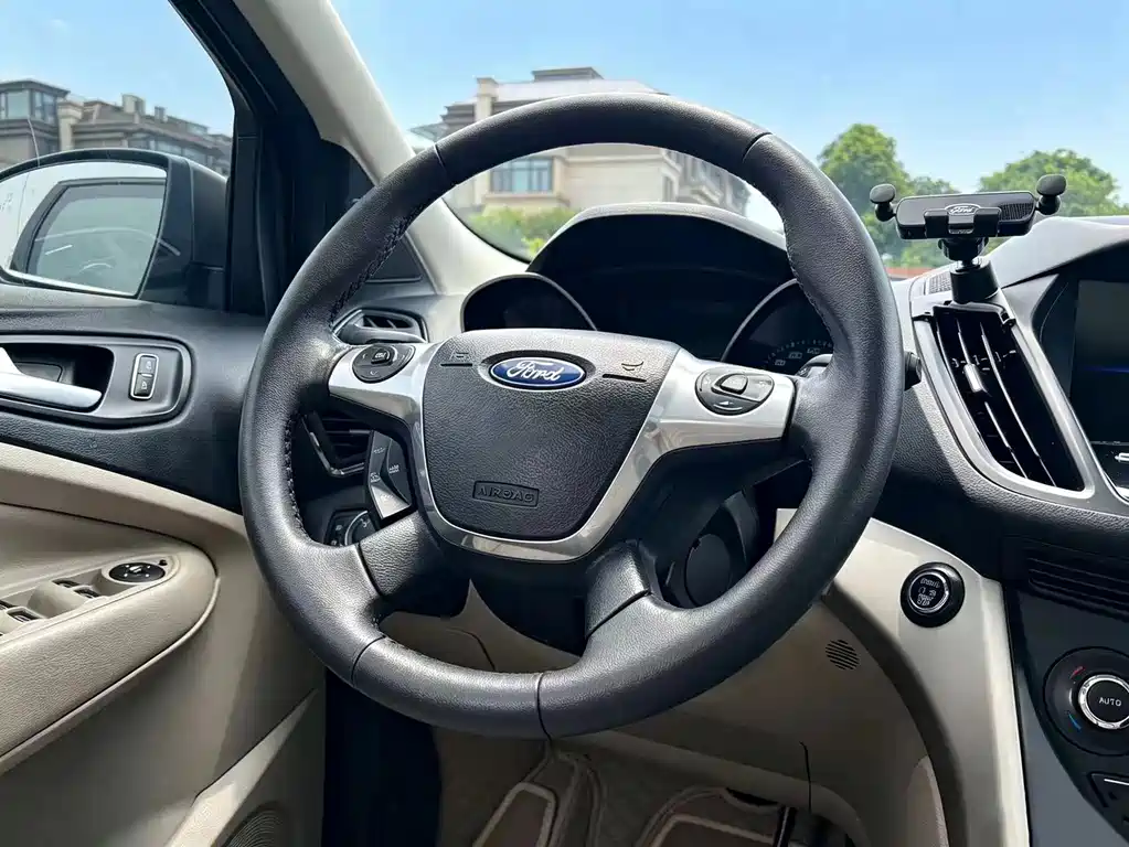 Ford Kuga 2015 — фото 12