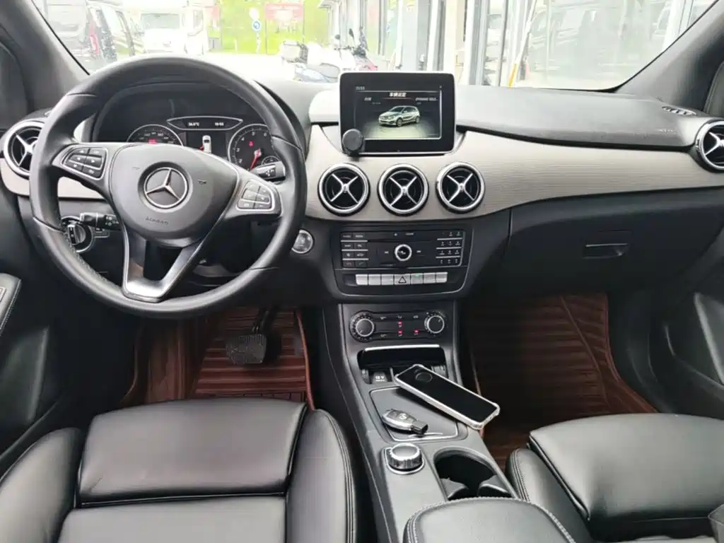Mercedes-Benz B-Class 2016 — фото 10