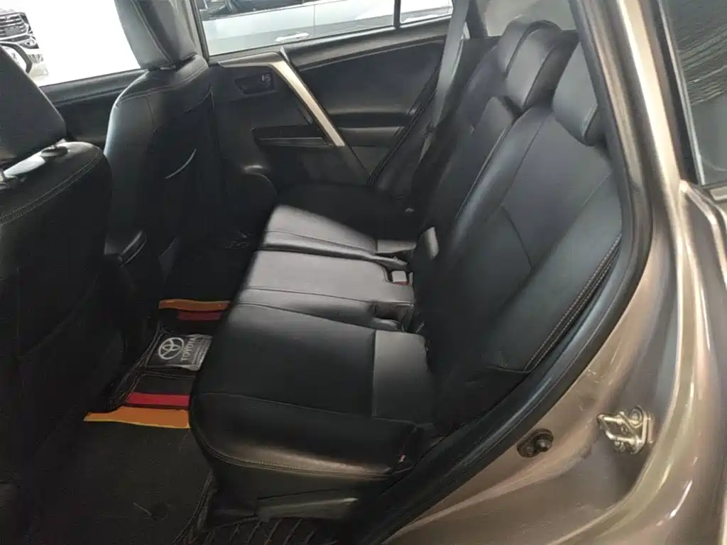 Toyota RAV4 2019 — фото 17