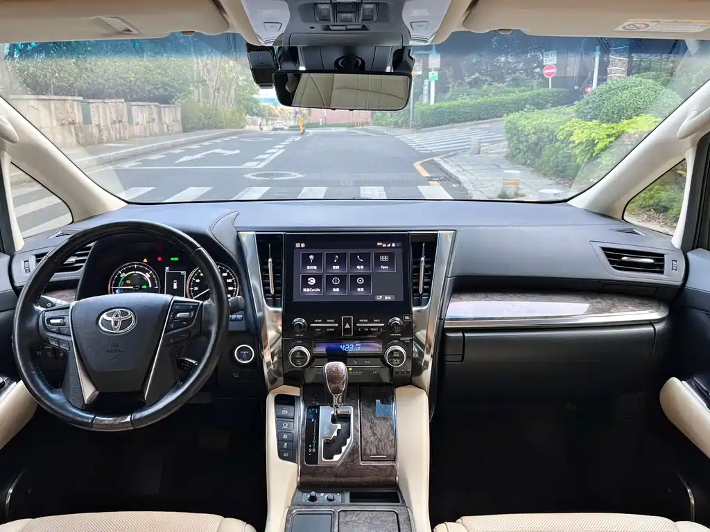 Toyota Alphard 2021 — фото 8