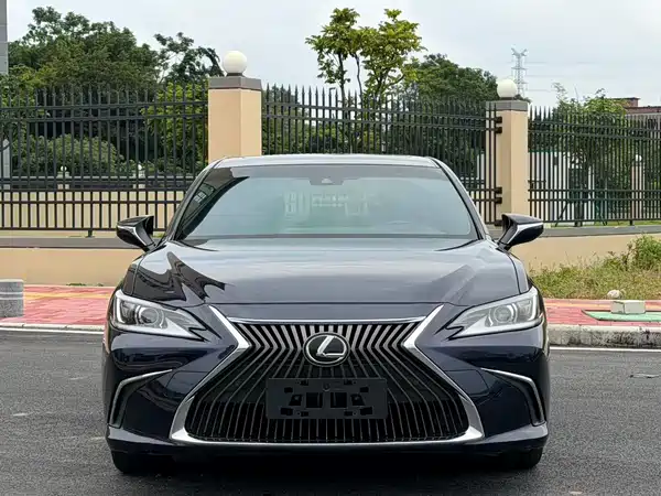Lexus ES 2020