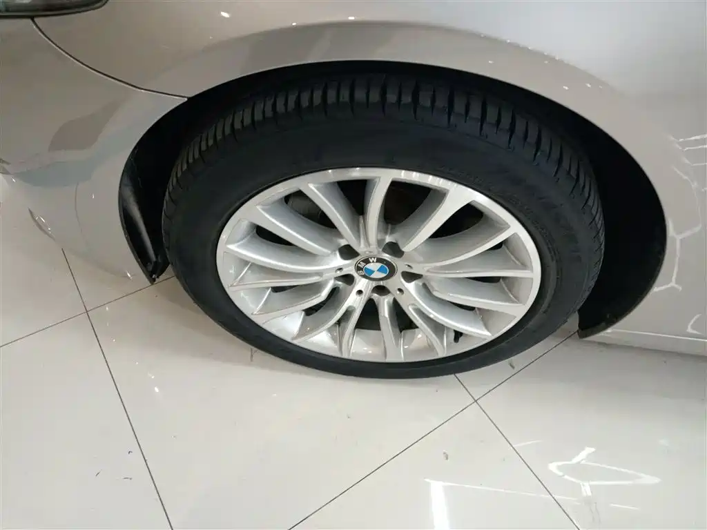 BMW 5 Series 2015 — фото 25