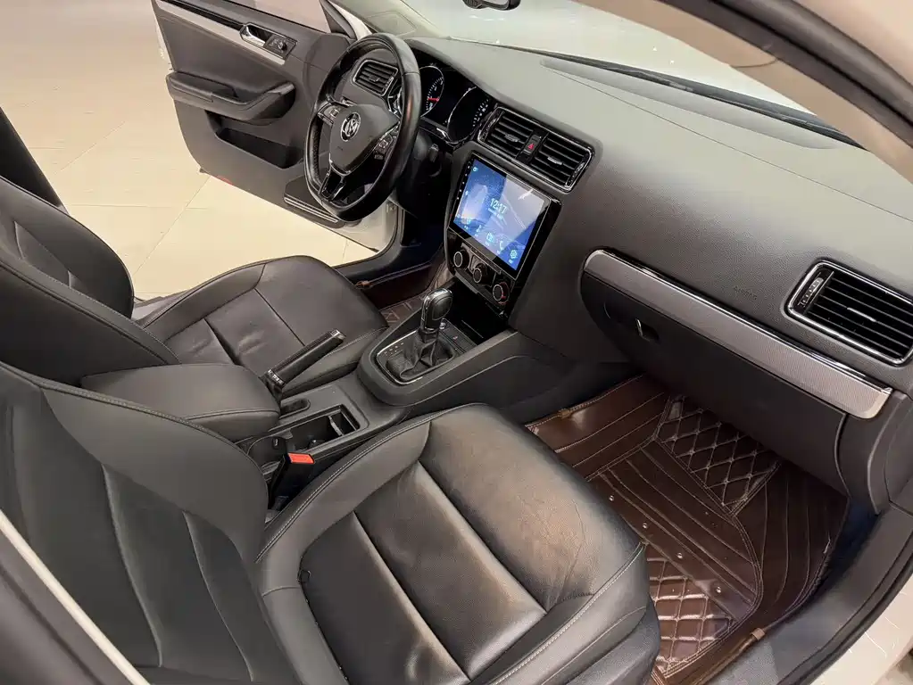 Volkswagen Sagitar 2018