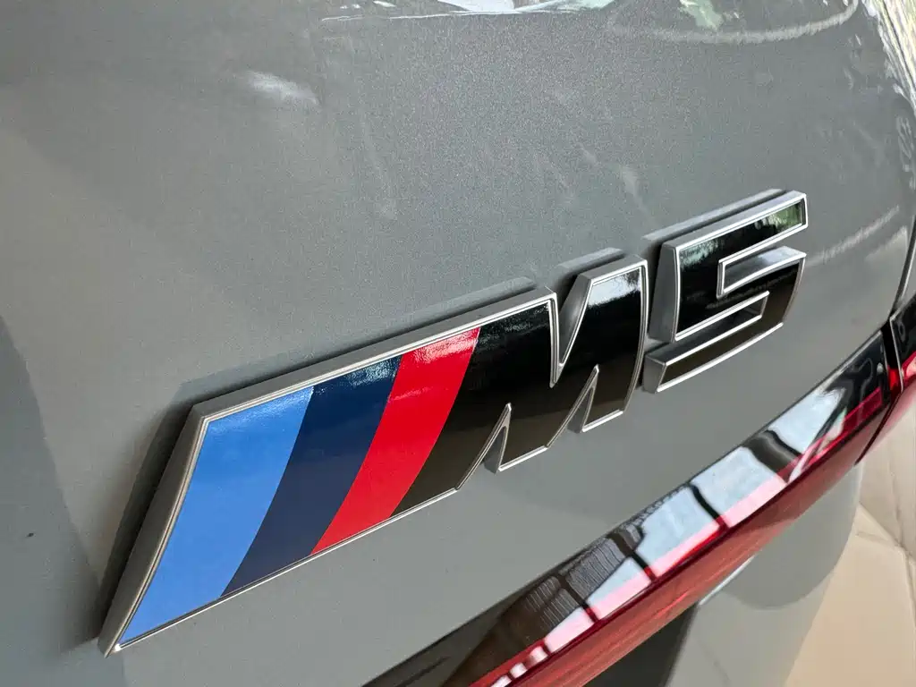 BMW M5 New Energy — фото 10