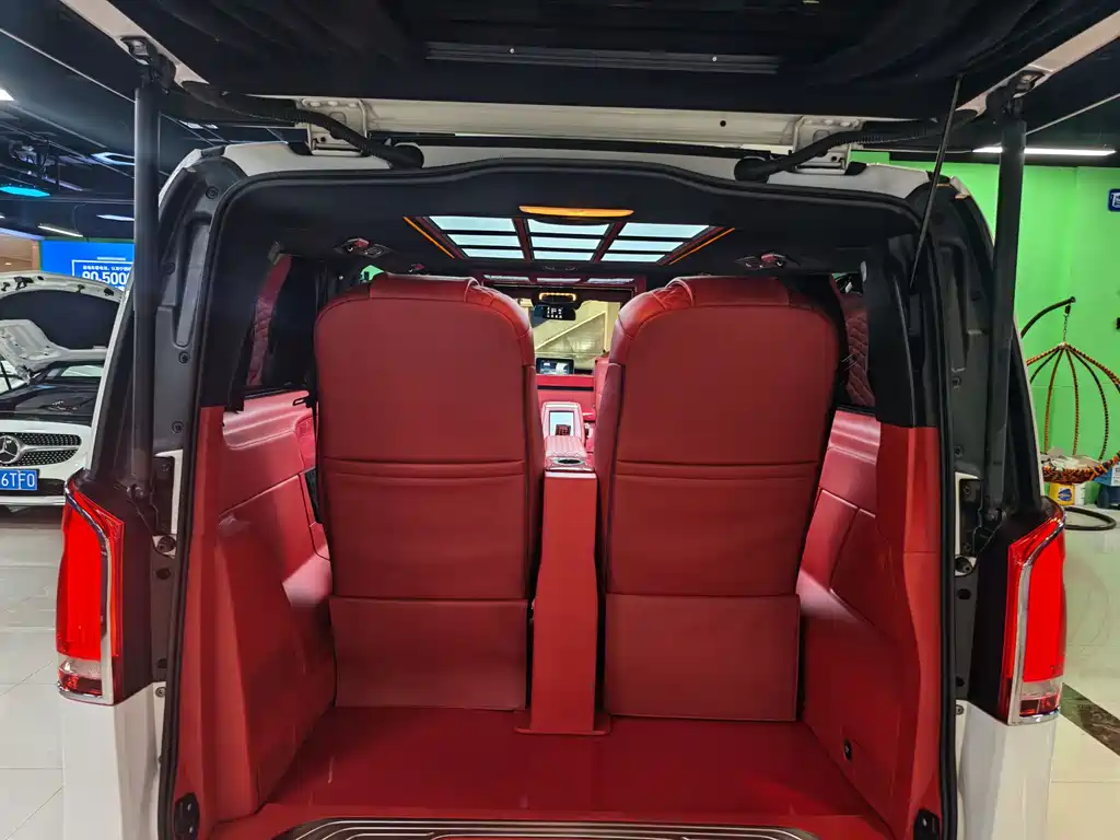 Mercedes-Benz V-Class 2018 — фото 26