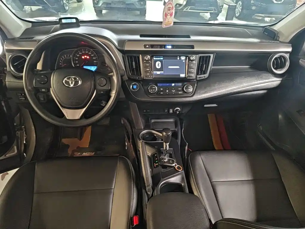Toyota RAV4 2019 — фото 10