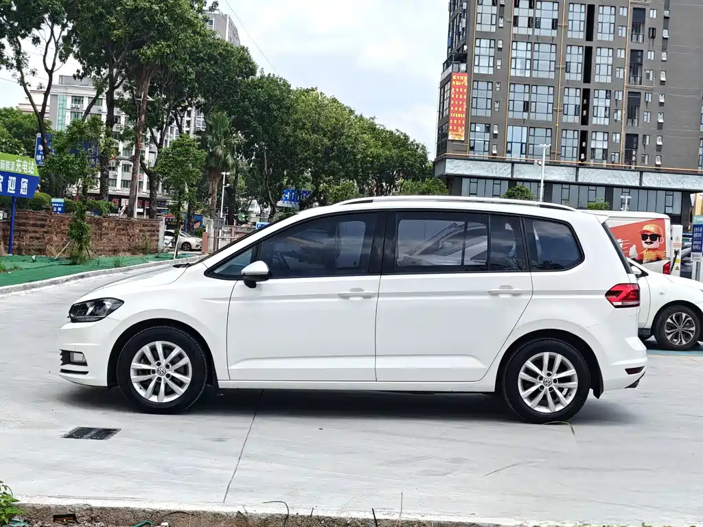 Volkswagen Touran 2018 — фото 4