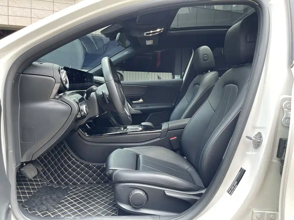 Mercedes-Benz A-Class 2022 — фото 11