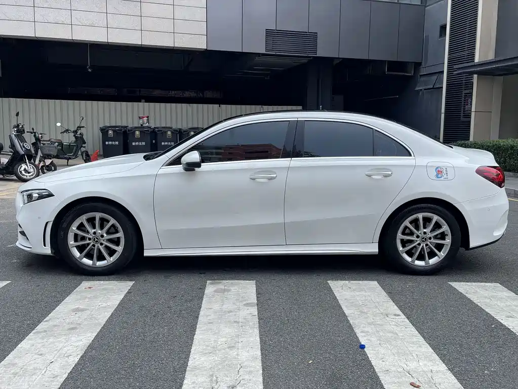 Mercedes-Benz A-Class 2022 — фото 4