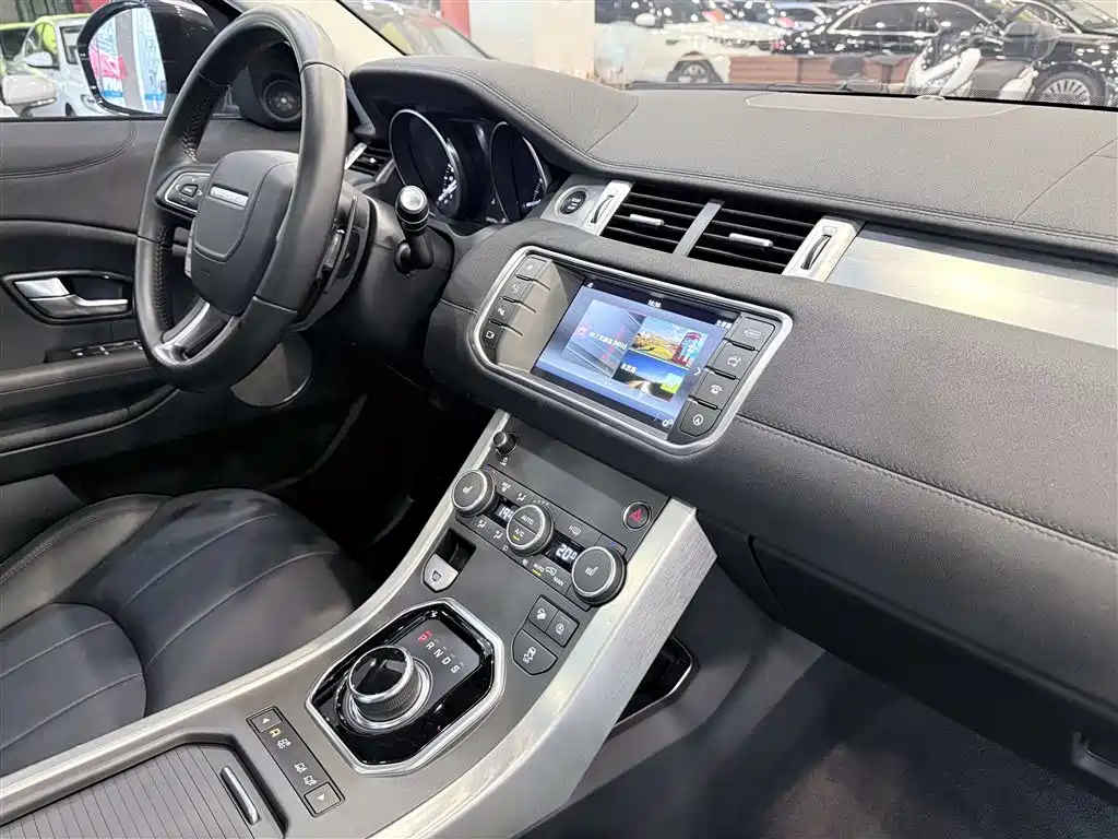 Land Rover Evoque 2018 — фото 21